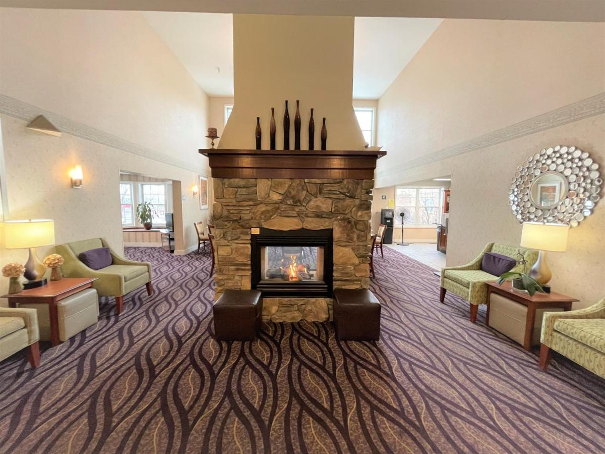 Smart Suites, Ascend Hotel Collection Саут-Бёрлингтон Экстерьер фото