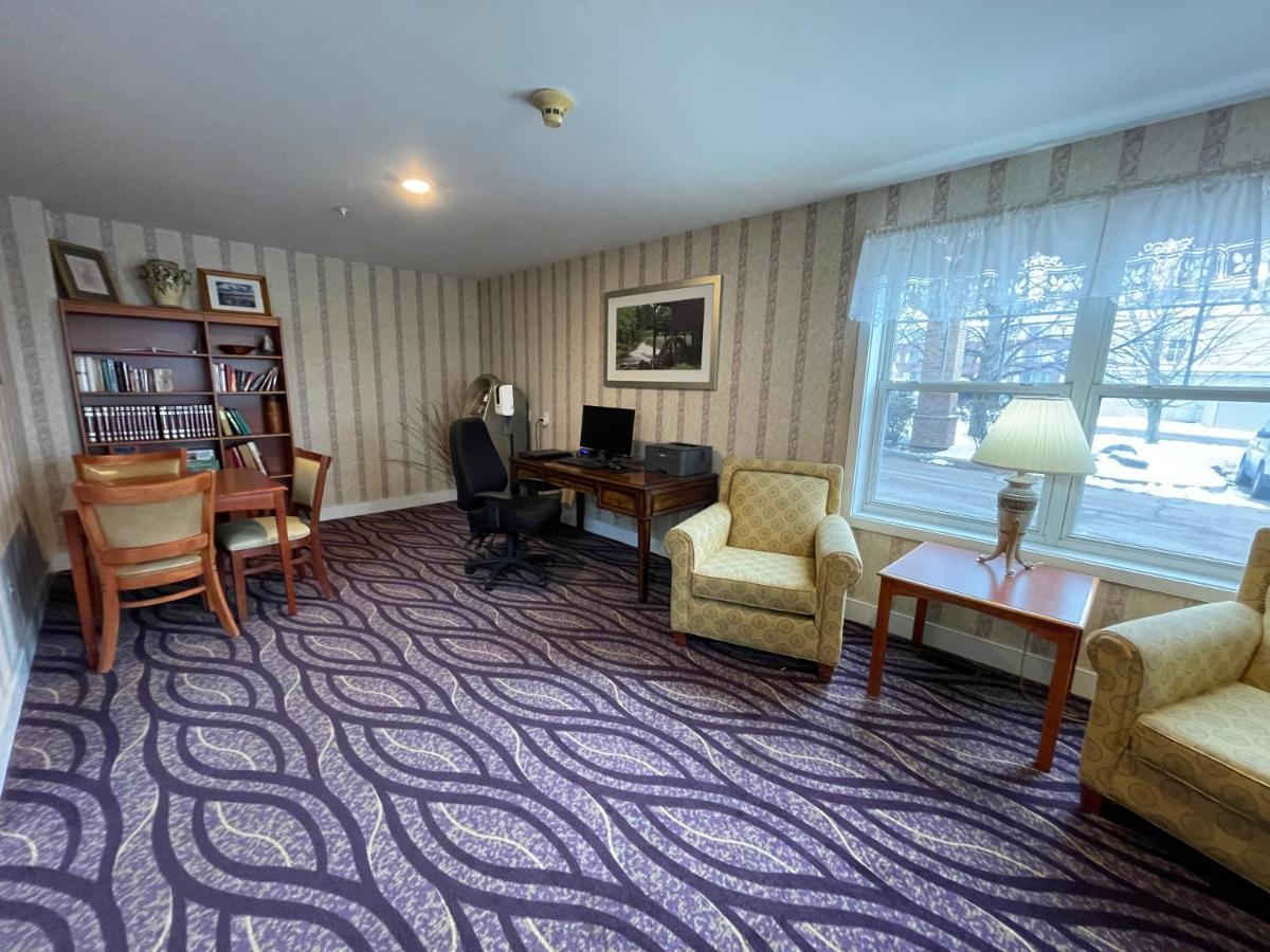 Smart Suites, Ascend Hotel Collection Саут-Бёрлингтон Экстерьер фото