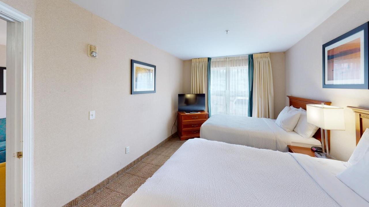 Smart Suites, Ascend Hotel Collection Саут-Бёрлингтон Экстерьер фото