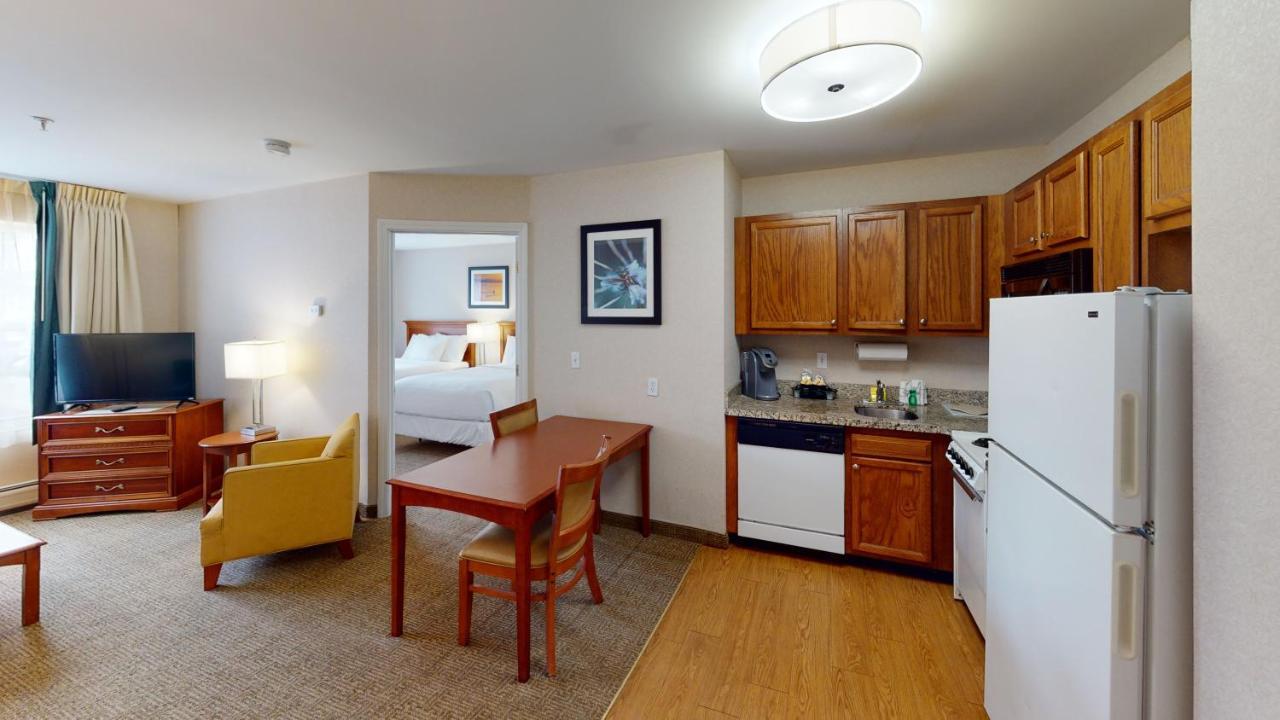 Smart Suites, Ascend Hotel Collection Саут-Бёрлингтон Экстерьер фото