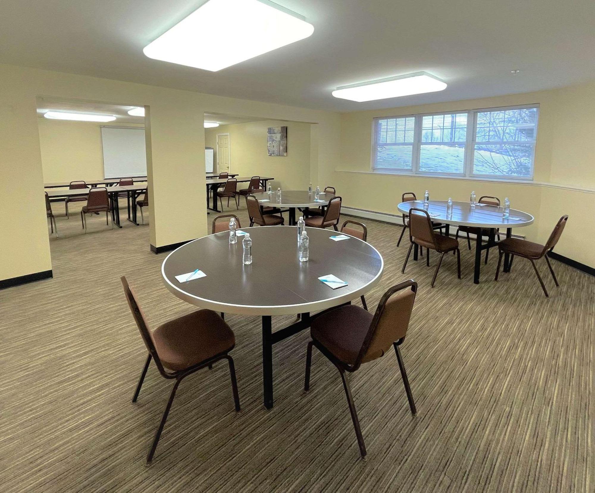 Smart Suites, Ascend Hotel Collection Саут-Бёрлингтон Экстерьер фото