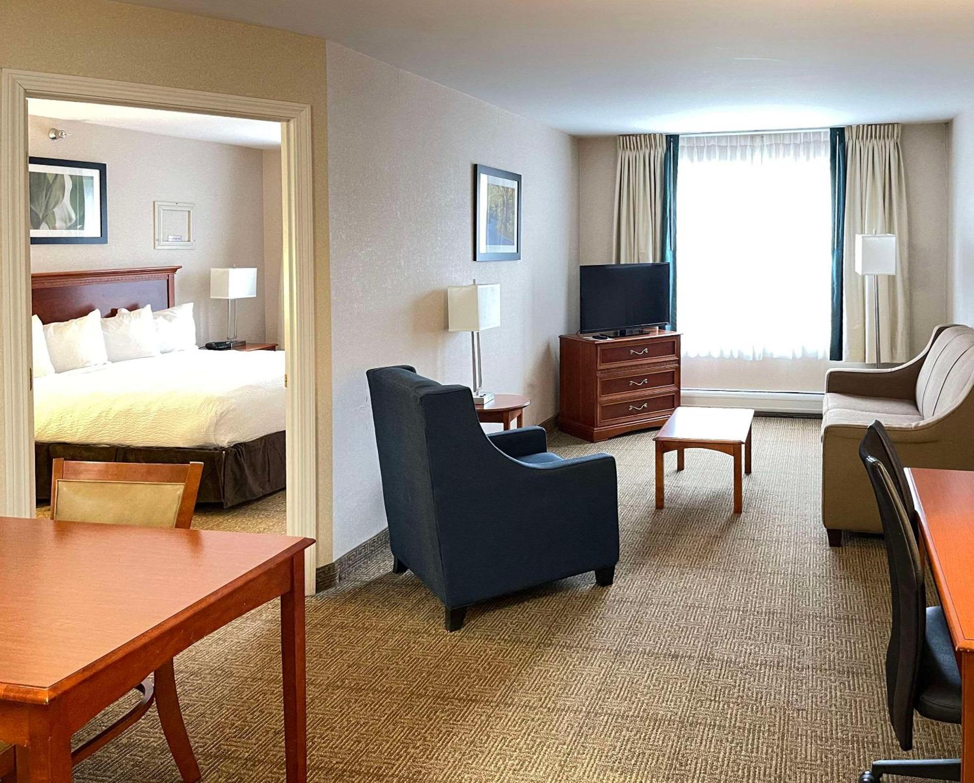 Smart Suites, Ascend Hotel Collection Саут-Бёрлингтон Экстерьер фото