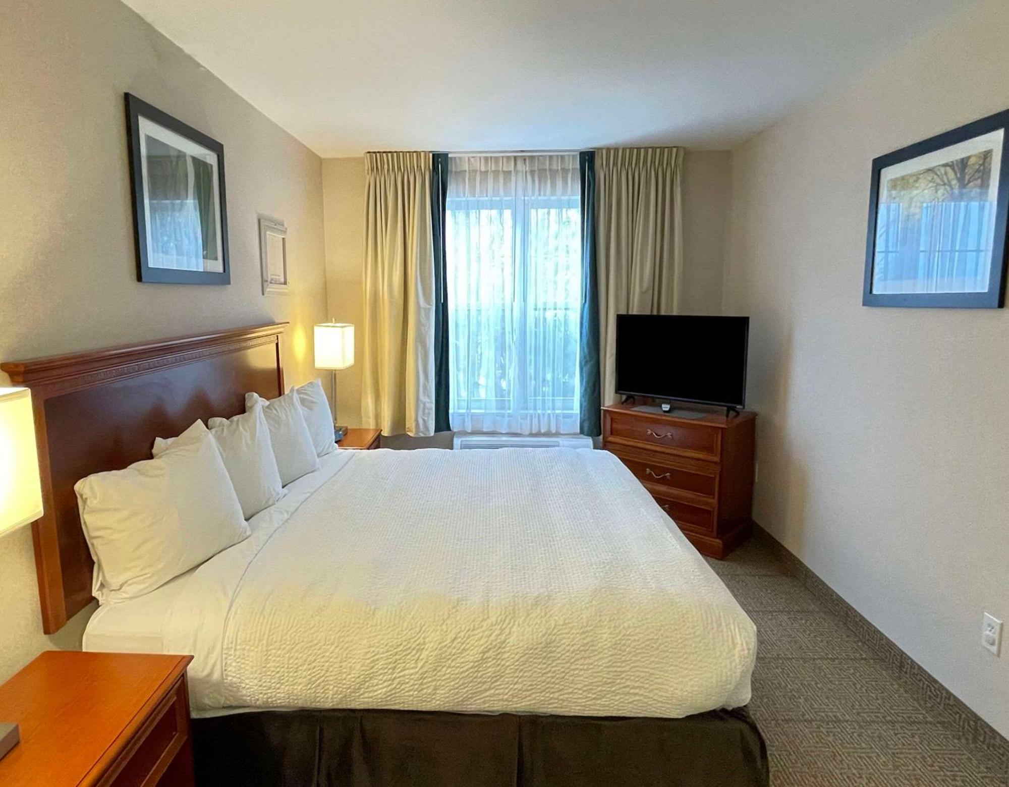 Smart Suites, Ascend Hotel Collection Саут-Бёрлингтон Экстерьер фото