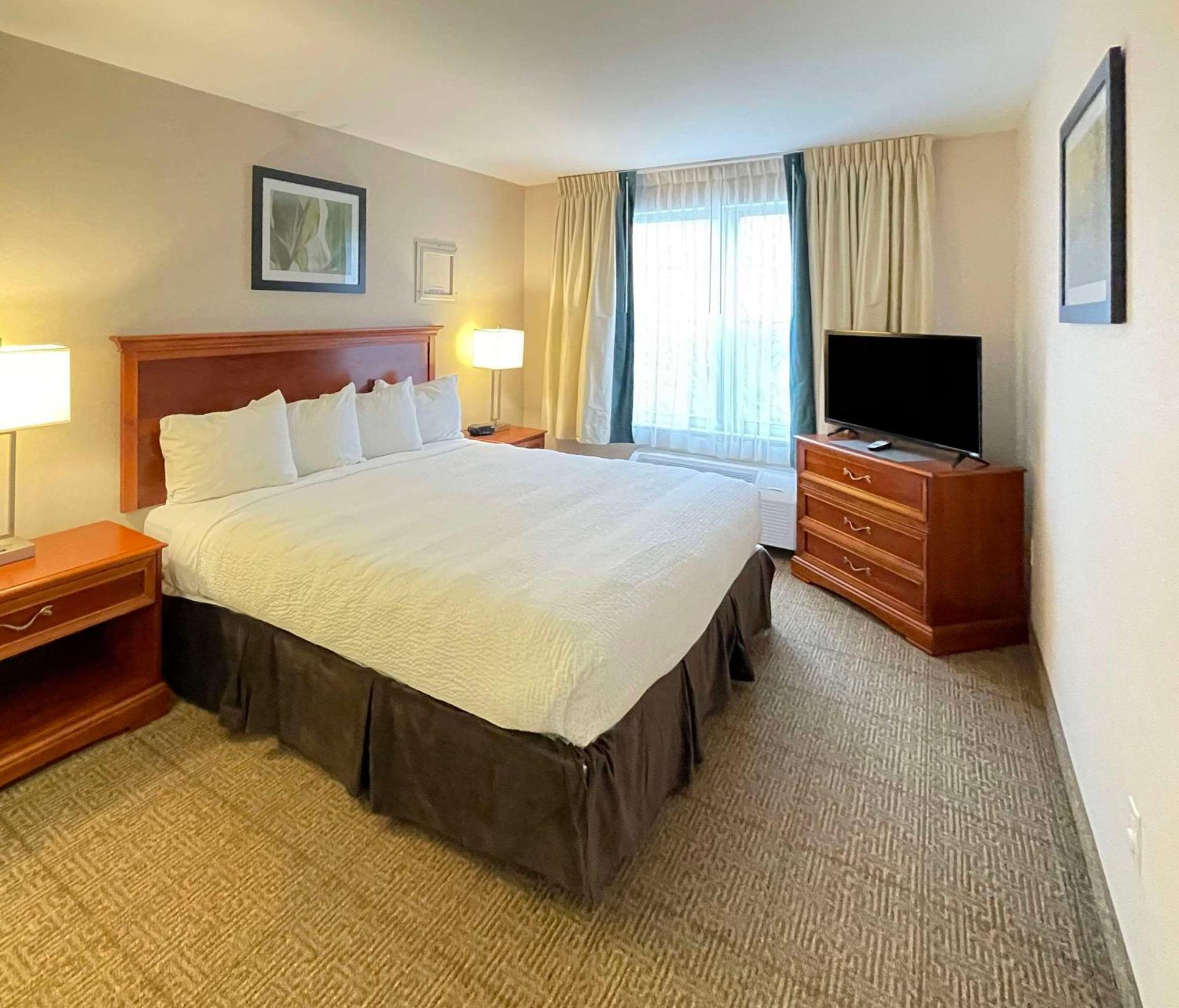Smart Suites, Ascend Hotel Collection Саут-Бёрлингтон Экстерьер фото