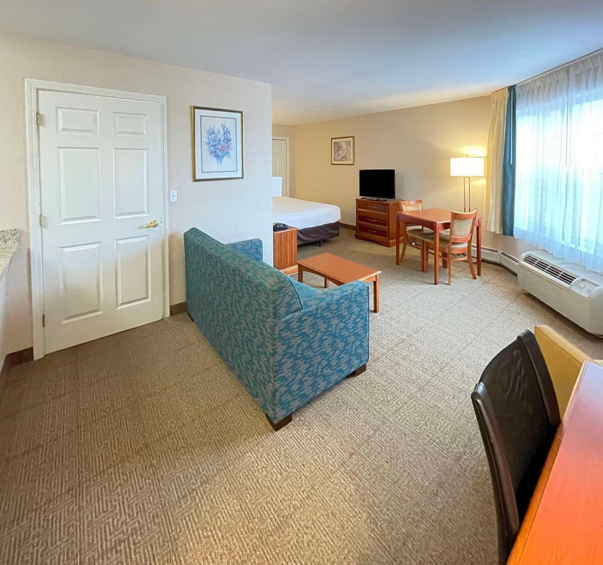 Smart Suites, Ascend Hotel Collection Саут-Бёрлингтон Экстерьер фото