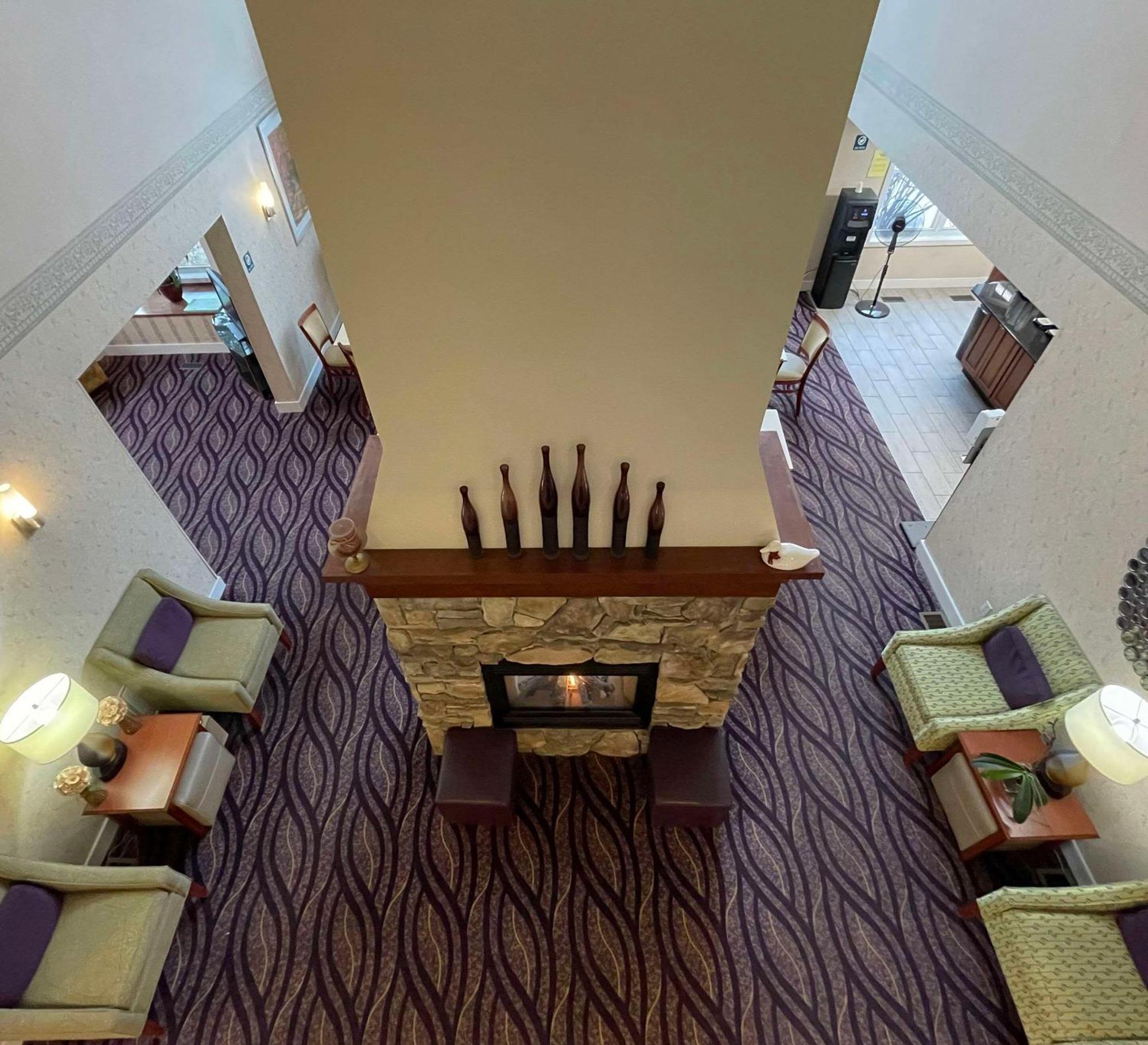 Smart Suites, Ascend Hotel Collection Саут-Бёрлингтон Экстерьер фото